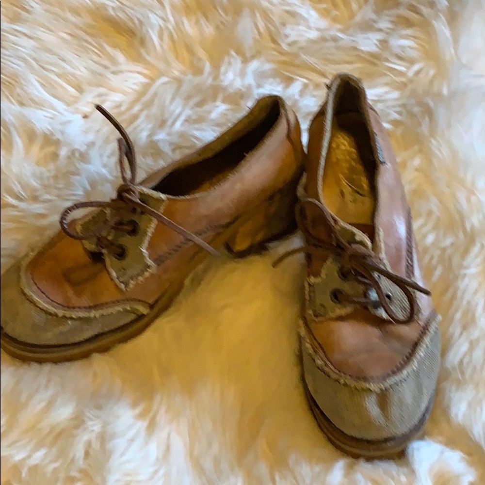 Women’s SZ 9 Vintage Destroy leather shoes